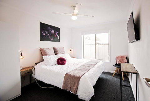 Sunny Shackell - Echuca Moama Holiday Accommodation - Accommodation Mermaid Beach 0