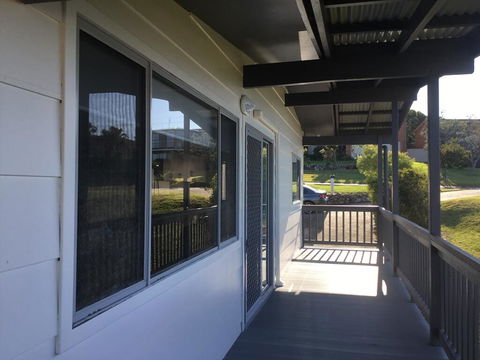 Sunnyside Holiday Home - Accommodation Mermaid Beach 2
