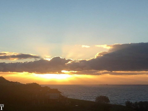 Sunrise Over Easts 1 - Pets Stay Free, Views - Accommodation Mermaid Beach 1