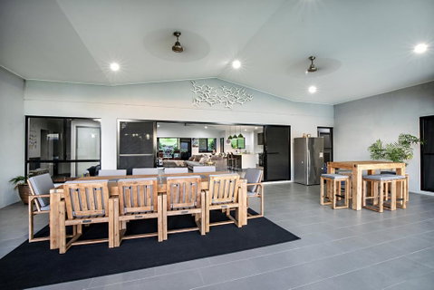 Sunset Penthouse Couples Retreat, Close To Airlie Beach, Champagne On Arrival - Accommodation Mermaid Beach 2
