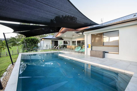 Sunset Penthouse Couples Retreat, Close To Airlie Beach, Champagne On Arrival - Accommodation Mermaid Beach 1