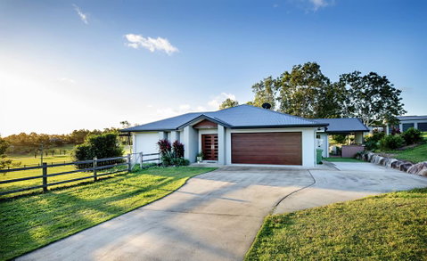 Sunset Retreat Airlie Beach Rural Getaway - Accommodation Mermaid Beach 0