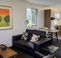 Superb 2 BR Apartment Minutes to CBD- Cen8 - Accommodation Mermaid Beach