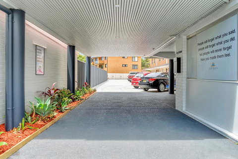 Surf Beach Motel Port - Accommodation Mermaid Beach 1