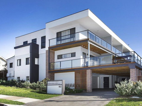 Surf Beach Townhouse - Accommodation Mermaid Beach 0