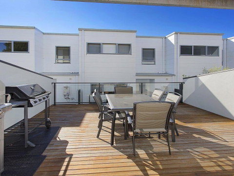 Surf Beach Townhouse - Accommodation Mermaid Beach 2