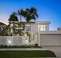 Surfers Paradise Holiday Home Almalfi Drive - Accommodation Mermaid Beach