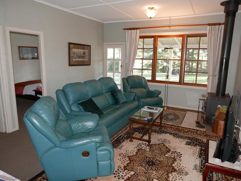 Sutton Forest Cottage - Accommodation Mermaid Beach 2