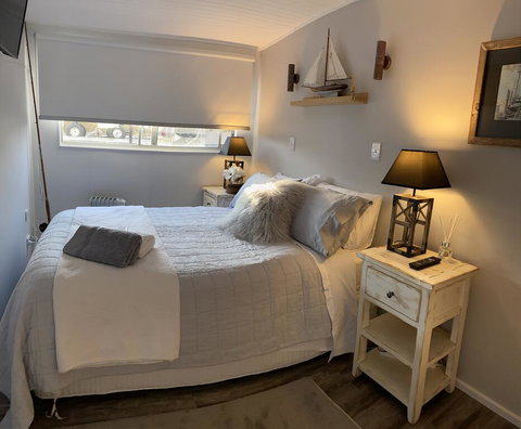 Swamp Fox Luxury 2BR Dutch Barge - Accommodation Mermaid Beach 1
