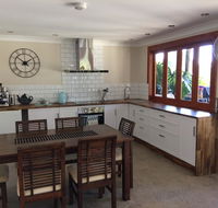 TAKURA HEIGHTS Modern Country Apartment with pool access