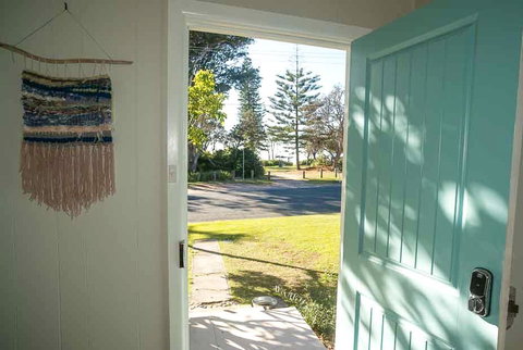 Tallowood Beachfront Cottage - Accommodation Mermaid Beach 2