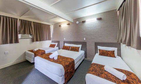 The Australian Hotel Murgon - Accommodation Mermaid Beach 1