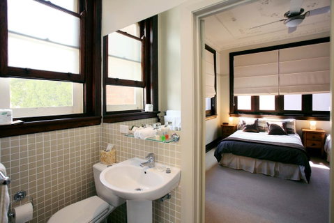 The Bank Guesthouse - Accommodation Mermaid Beach 0