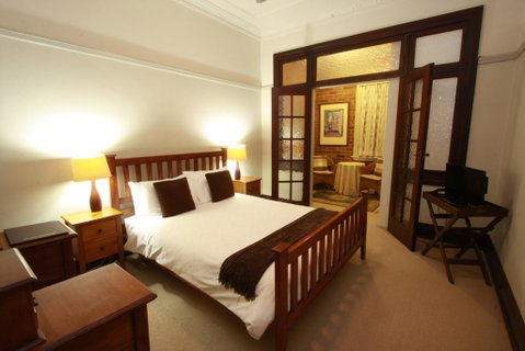 The Bank Guesthouse - Accommodation Mermaid Beach 2