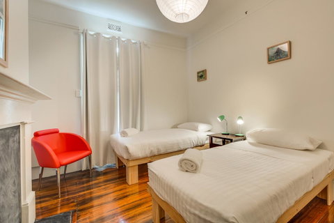 Brampton Cottage - Accommodation Mermaid Beach 13