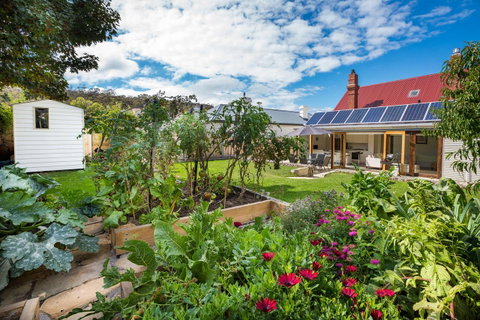 Brampton Cottage - Accommodation Mermaid Beach 9