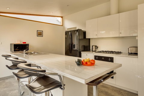 Brampton Cottage - Accommodation Mermaid Beach 1