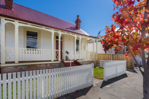 Brampton Cottage - Accommodation Mermaid Beach 5