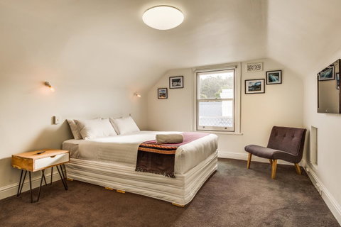 Brampton Cottage - Accommodation Mermaid Beach 2