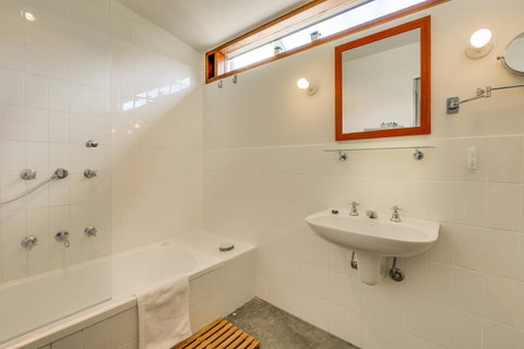 Brampton Cottage - Accommodation Mermaid Beach 15