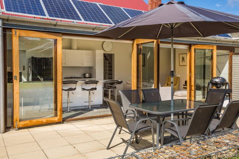 Brampton Cottage - Accommodation Mermaid Beach 8
