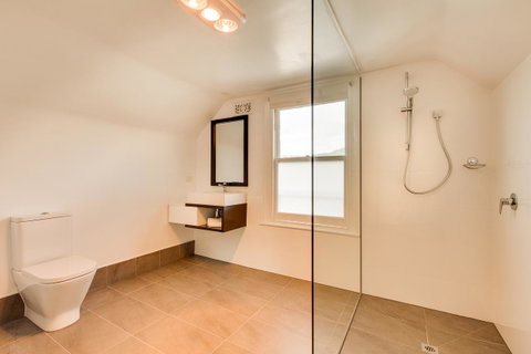 Brampton Cottage - Accommodation Mermaid Beach 6