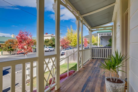Brampton Cottage - Accommodation Mermaid Beach 3