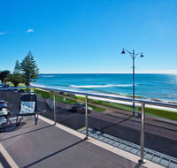 Penguin Waterfront Escape - Accommodation Mermaid Beach