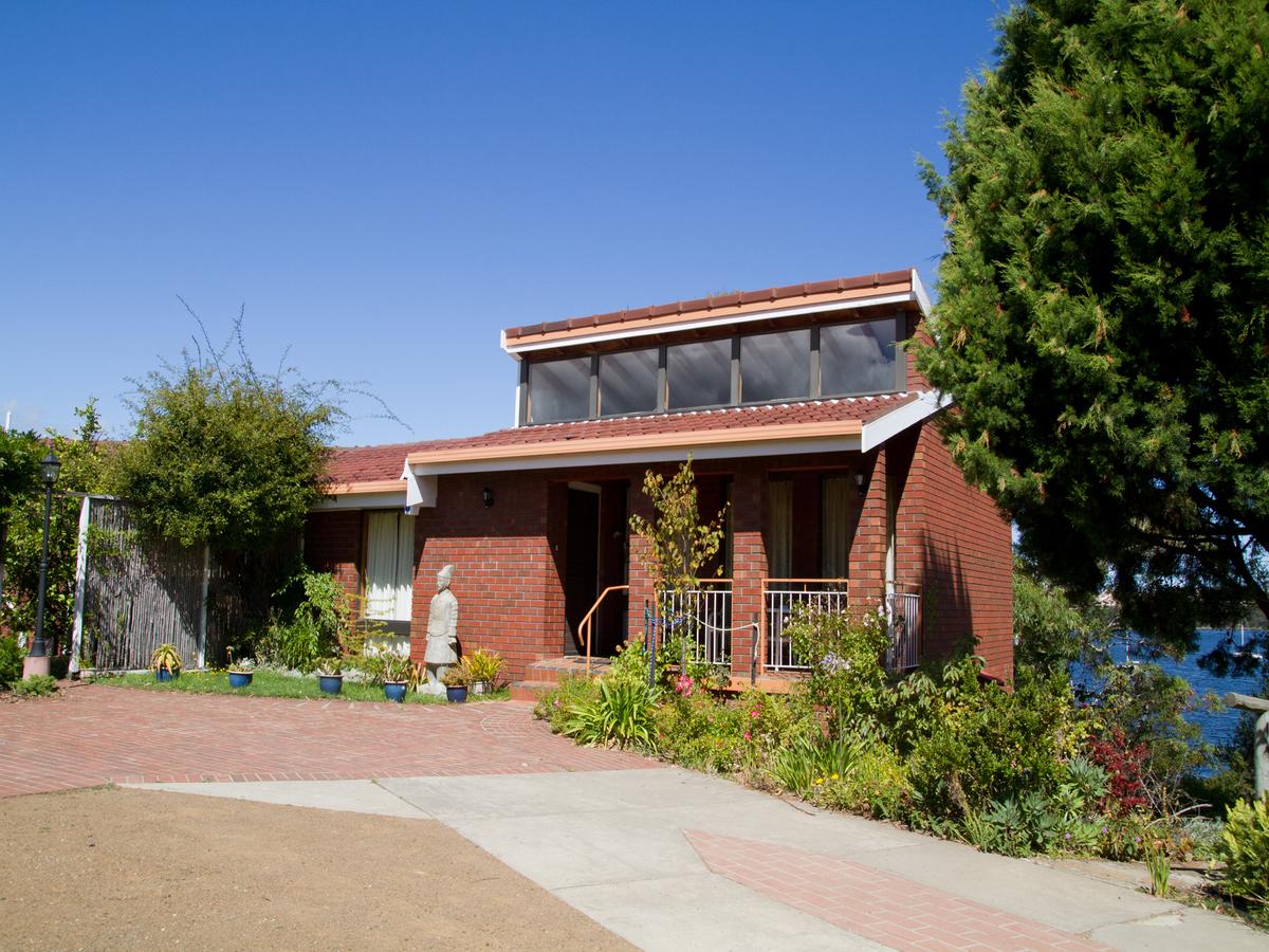 Austins Ferry TAS Accommodation Mermaid Beach