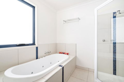 Madsen Retreat - Accommodation Mermaid Beach 2