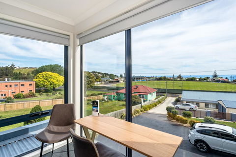 Madsen Retreat - Accommodation Mermaid Beach 20