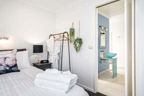 Madsen Retreat - Accommodation Mermaid Beach 26