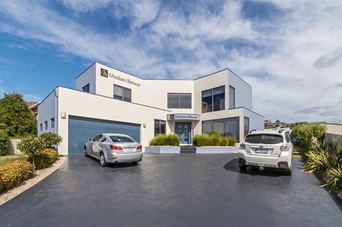 Madsen Retreat - Accommodation Mermaid Beach 10