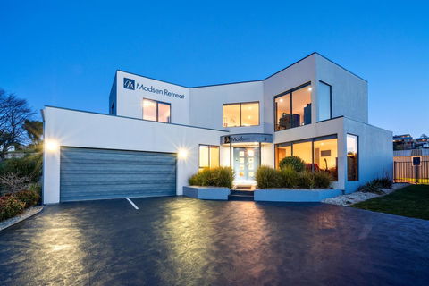 Madsen Retreat - Accommodation Mermaid Beach 0