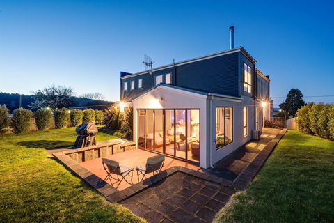 Madsen Retreat - Accommodation Mermaid Beach 9