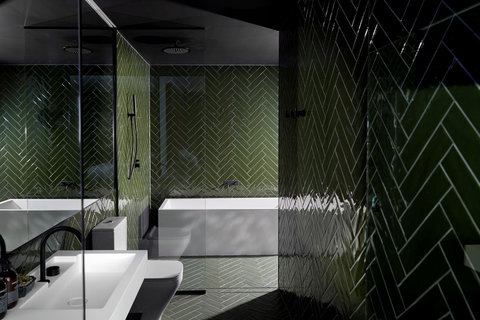 Moss Hotel - Accommodation Mermaid Beach 12