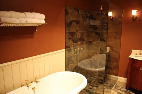 The Tasmanian Inn - Accommodation Mermaid Beach 12