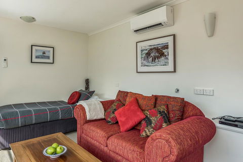 Moonrise View Apartment - Accommodation Mermaid Beach 2