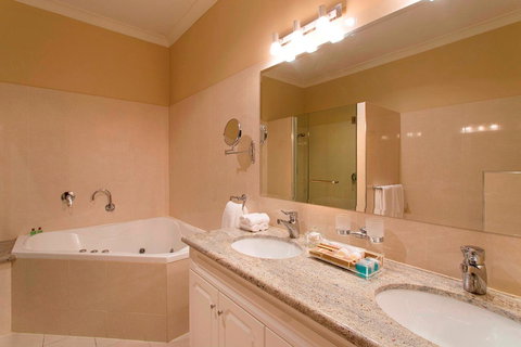 City Park Grand Hotel - Accommodation Mermaid Beach 31