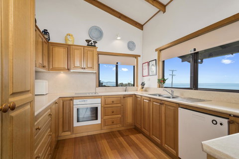 Zenith - Accommodation Mermaid Beach 8