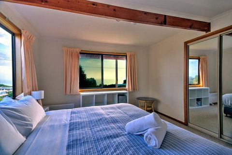Zenith - Accommodation Mermaid Beach 13