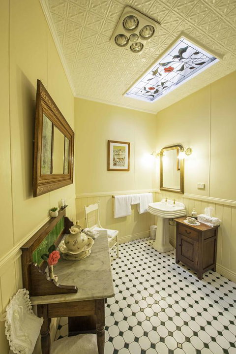 Touchwood Cottages - Accommodation Mermaid Beach 36