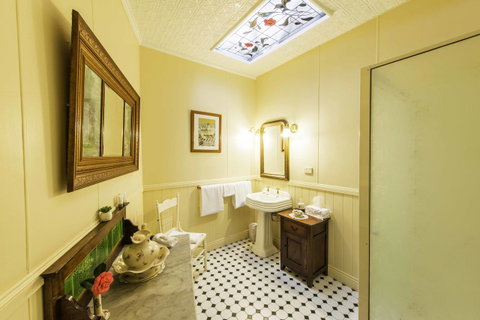 Touchwood Cottages - Accommodation Mermaid Beach 35