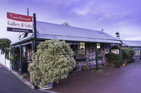 Touchwood Cottages - Accommodation Mermaid Beach 6