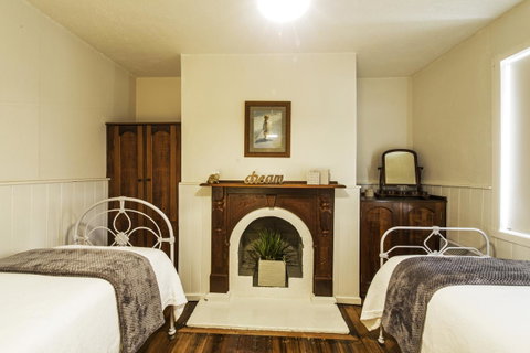 Touchwood Cottages - Accommodation Mermaid Beach 16