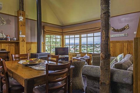 Touchwood Cottages - Accommodation Mermaid Beach 32