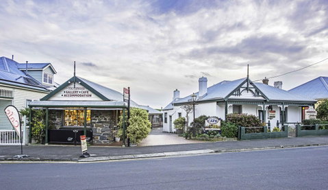 Touchwood Cottages - Accommodation Mermaid Beach 0
