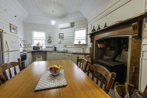 Touchwood Cottages - Accommodation Mermaid Beach 14