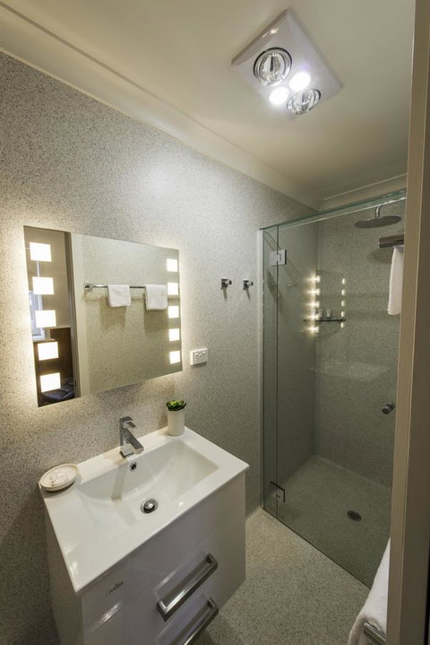 Touchwood Cottages - Accommodation Mermaid Beach 15