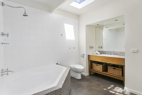Front Beach House - Accommodation Mermaid Beach 22